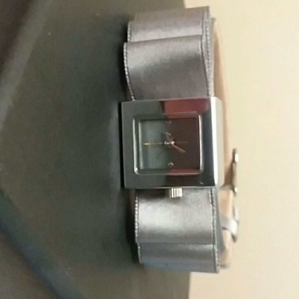Ribbon band watch